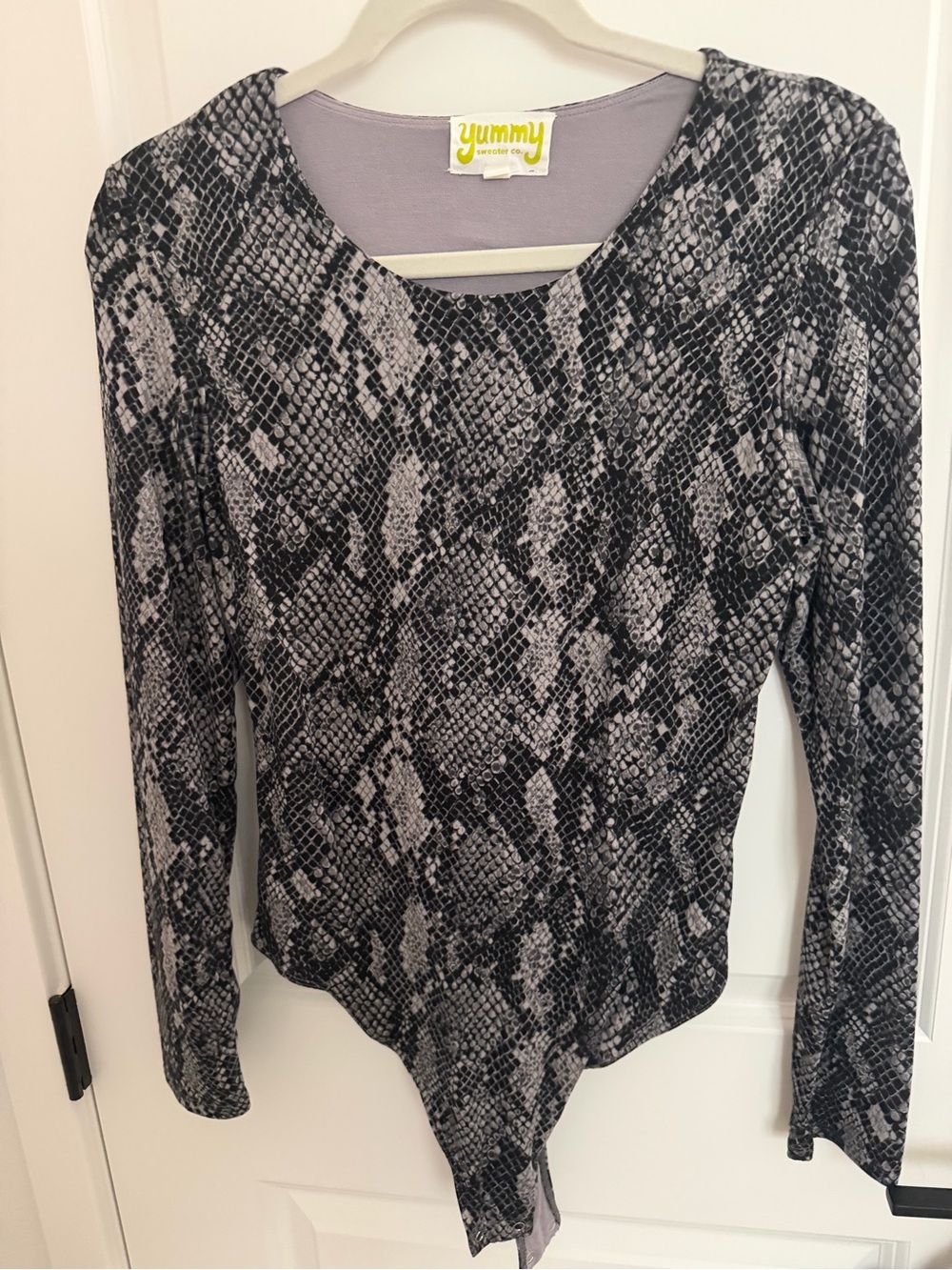 Yummy Snake-Print Long Sleeve Bodysuit in Grey